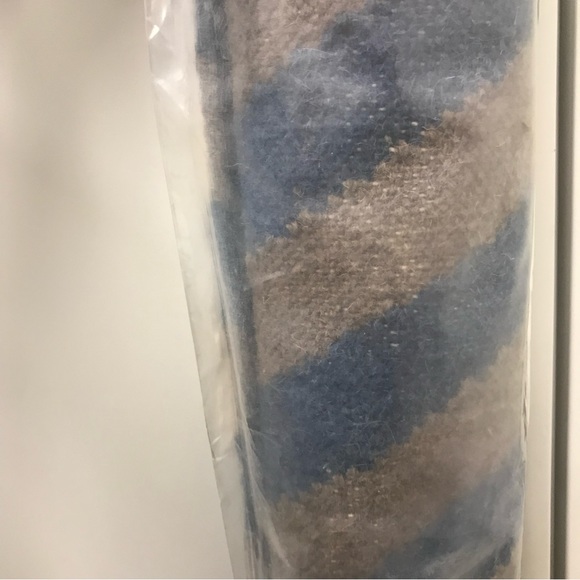 2’x3’ Dwell Studio Rug - Offset Zag - Picture 4 of 5